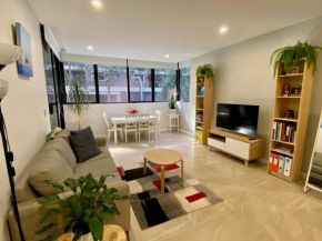 Luxury Holiday Apartment with Indoor Pool, Spa, Sauna, Gym, Netflix, Free Parking